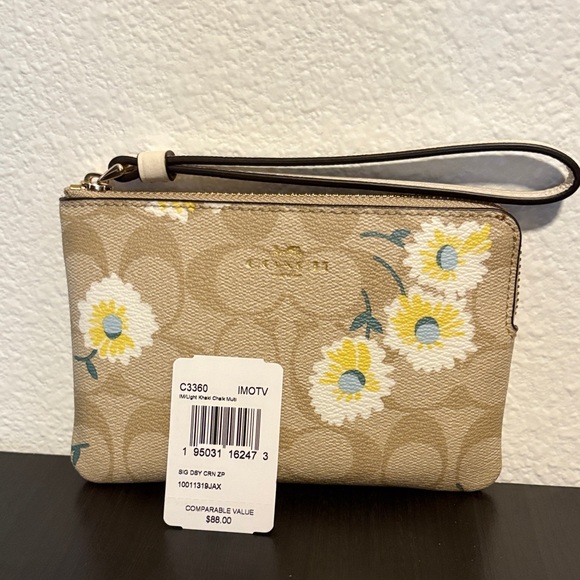 NWT COACH Signature Daisy Corner Zip Small Wristlet - Picture 1 of 8